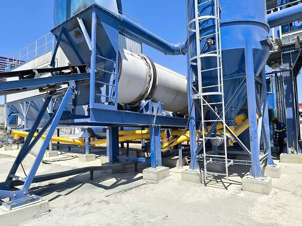 What are the characteristics of asphalt mixture produced by asphalt mixing plant_1